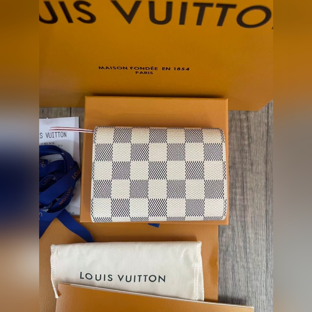 Louis Vuitton Victorine Wallet - Picture 6 of 11